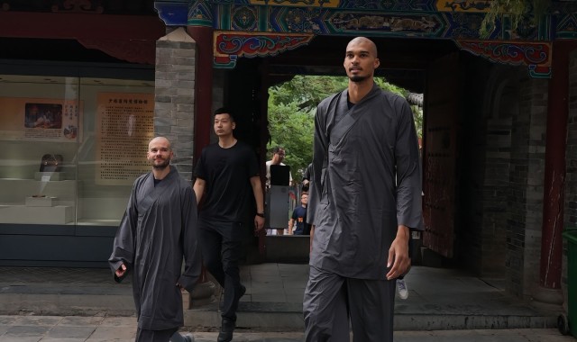 开云体育官网-文班谈游历各国：想成为GOAT不仅要看打球 还要成为一种文化符号