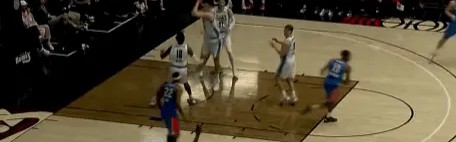 杨瀚森再次轻松抢到防守篮板，目前个人已抢到16个篮板