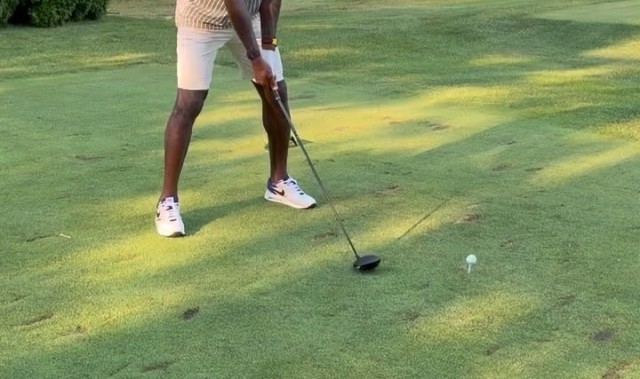 队友评老詹高尔夫🤣八村：强而有力的臀部摆动 小里：就是这样