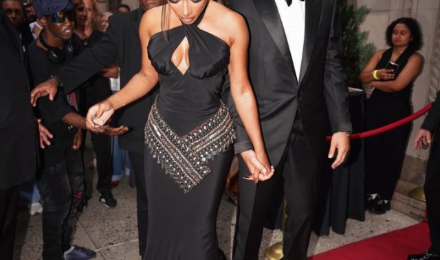 😍热恋期分分钟妙不可言！克莱与马冬梅走红毯💋手拉得贼紧