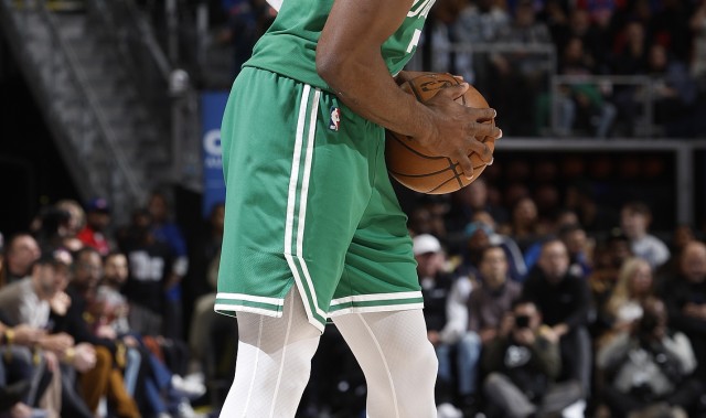 Kaiyun开云官方网站中国登录-绿军VS活塞裁判报告：共1次漏判 杰伦·布朗关键时刻走步违例